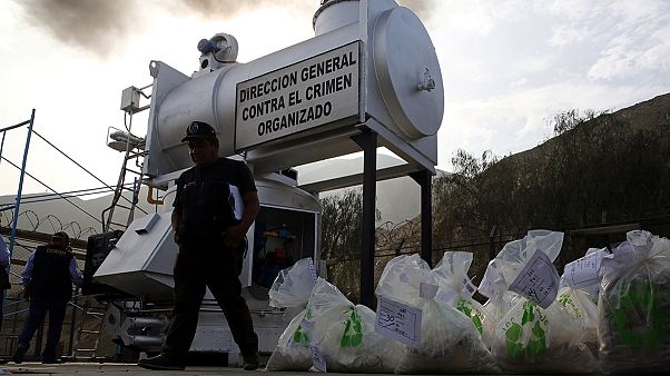 Quema de drogas decomisadas en Perú Quema de drogas decomisadas en Perú