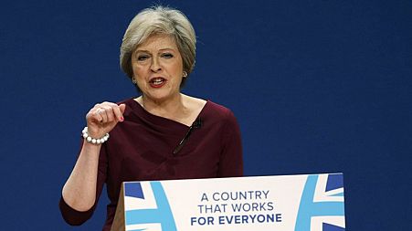 Hard Brexit fears push down pound and worry UK businesses