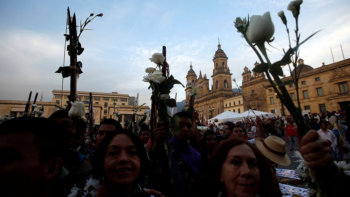 دهها هزار نفر از مردم کلمبیا در حمایت از صلح تظاهرات کردند