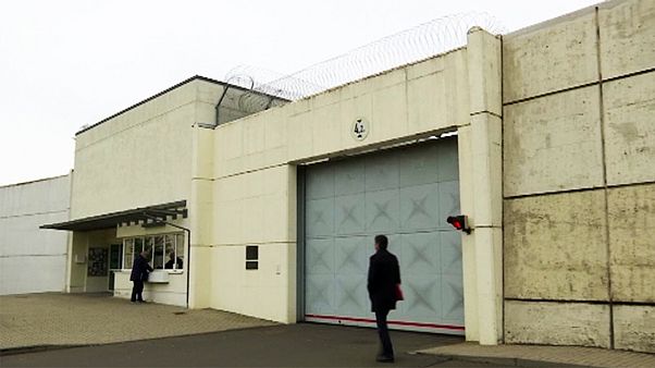 Polémique en Allemagne après le suicide en prison du terroriste présumé Polémique en Allemagne après le suicide en prison du terroriste présumé