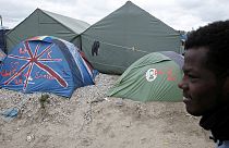 Calais: primi minori partono per Londra, da Ong istanza contro distruzione giungla