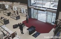 Milliós kárt okozott a tévéket összetörő vevő