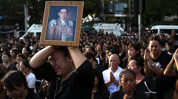 Tailândia chora a morte do rei Bhumibol Adulyadej Tailândia chora a morte do rei Bhumibol Adulyadej