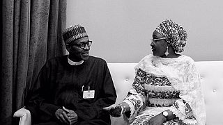 Nigeria : critiqué, le président dit à sa femme de rester à "la cuisine"