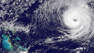 Hurrikan 'Nicole' tobt bei den Bermudainseln