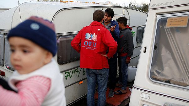 Calais'deki ebeveynsiz yüzlerce mülteci çocuğun geleceği belirsiz Calais'deki ebeveynsiz yüzlerce mülteci çocuğun geleceği belirsiz