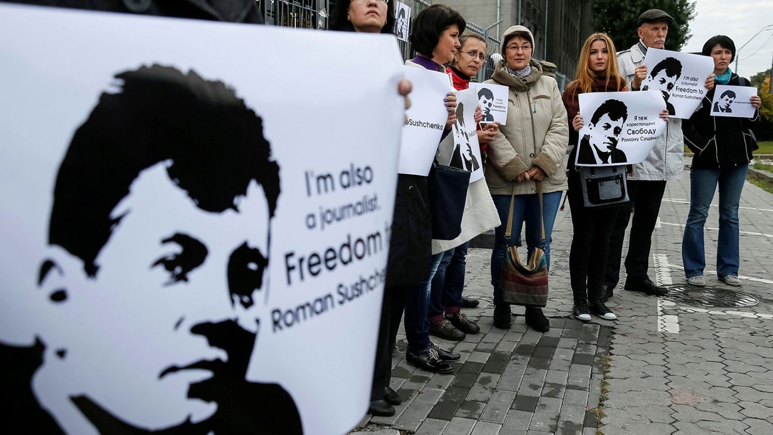 Protesters urge the EU to put more pressure on the Kremlin over Ukraine