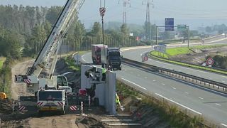 França: Retomada a construção do polémico muro de Calais