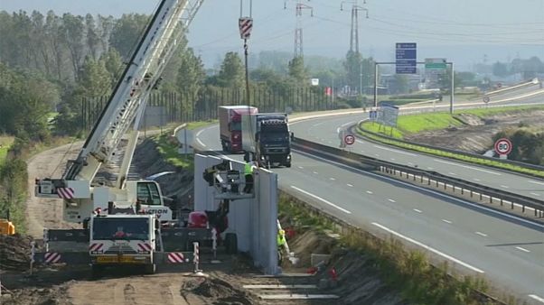 Épül a fal Calais-nál Épül a fal Calais-nál