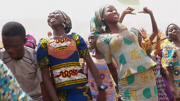 Les lycéennes de Chibok libérées jeudi par Boko Haram ont retrouvé leurs familles Les lycéennes de Chibok libérées jeudi par Boko Haram ont retrouvé leurs familles