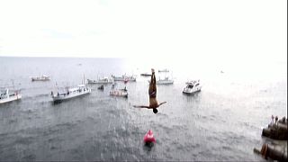 Cliff Diving Dünya Serisi: Sergio Guzman Japonya'da zirveye çıktı