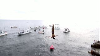 Cliff diving: Μαγικές εικόνες από την Ιαπωνία