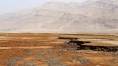 Image: Salt and sand of the sea bed where the waters of the Dead Sea once s
