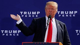 Trump aumenta sus quejas sobre unos comicios "amañados" a medida que disminuyen sus apoyos