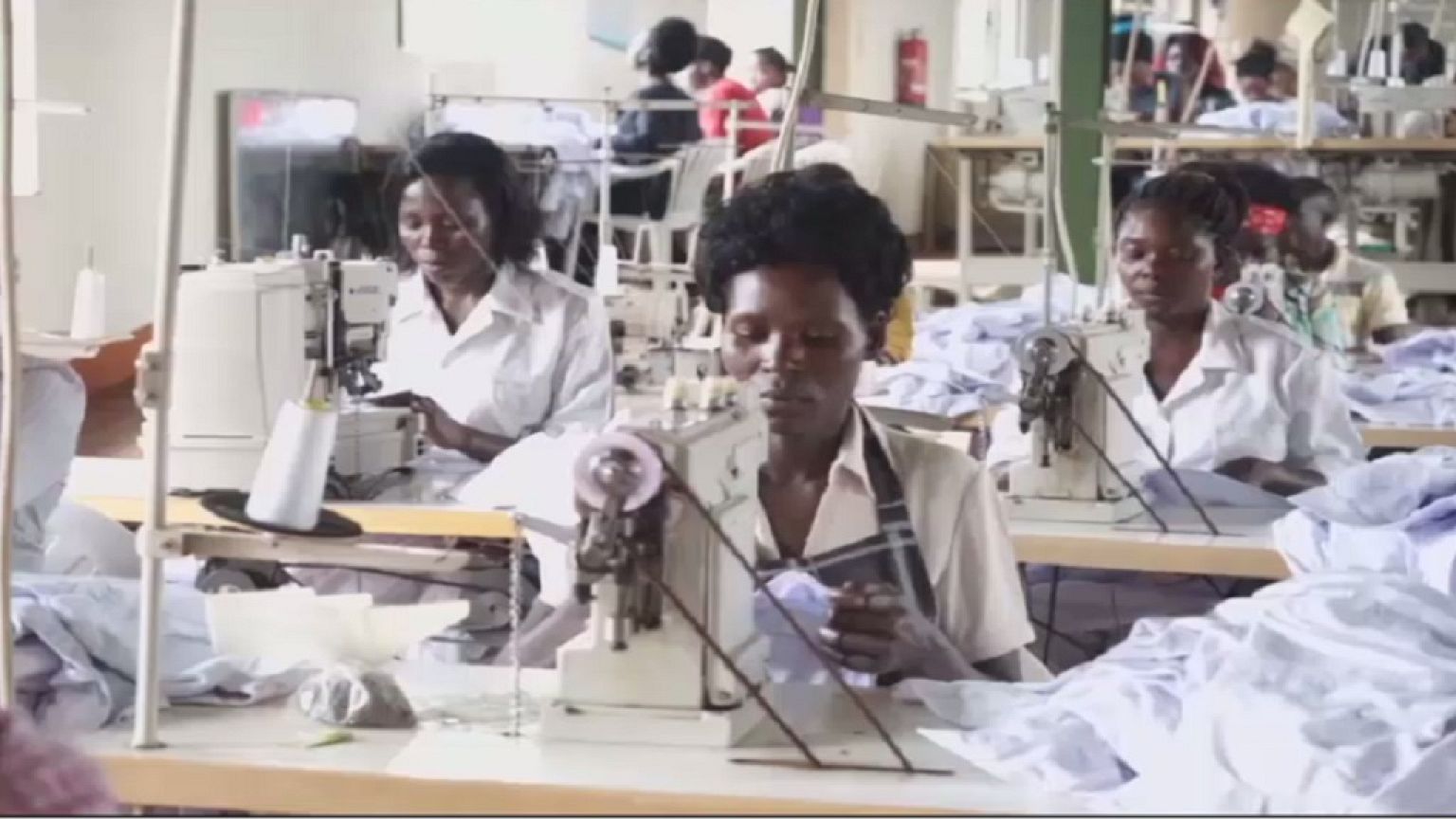 Au coeur d'un atelier de couture de la police ougandaise