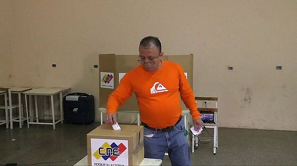 Venezuela'da Maduro'yu rahatlatan seçim kararı Venezuela'da Maduro'yu rahatlatan seçim kararı