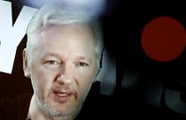 L'Ecuador ammette di aver limitato l'accesso al web per Assange