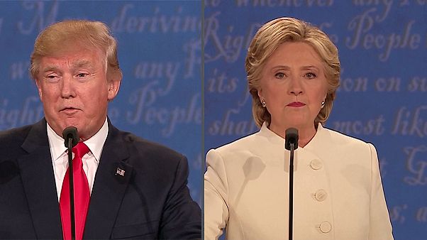 Schlammschlacht in Las Vegas: Clinton und Trump greifen sich an Schlammschlacht in Las Vegas: Clinton und Trump greifen sich an