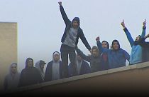 Espagne : des migrants manifestent sur le toit d'un centre de rétention