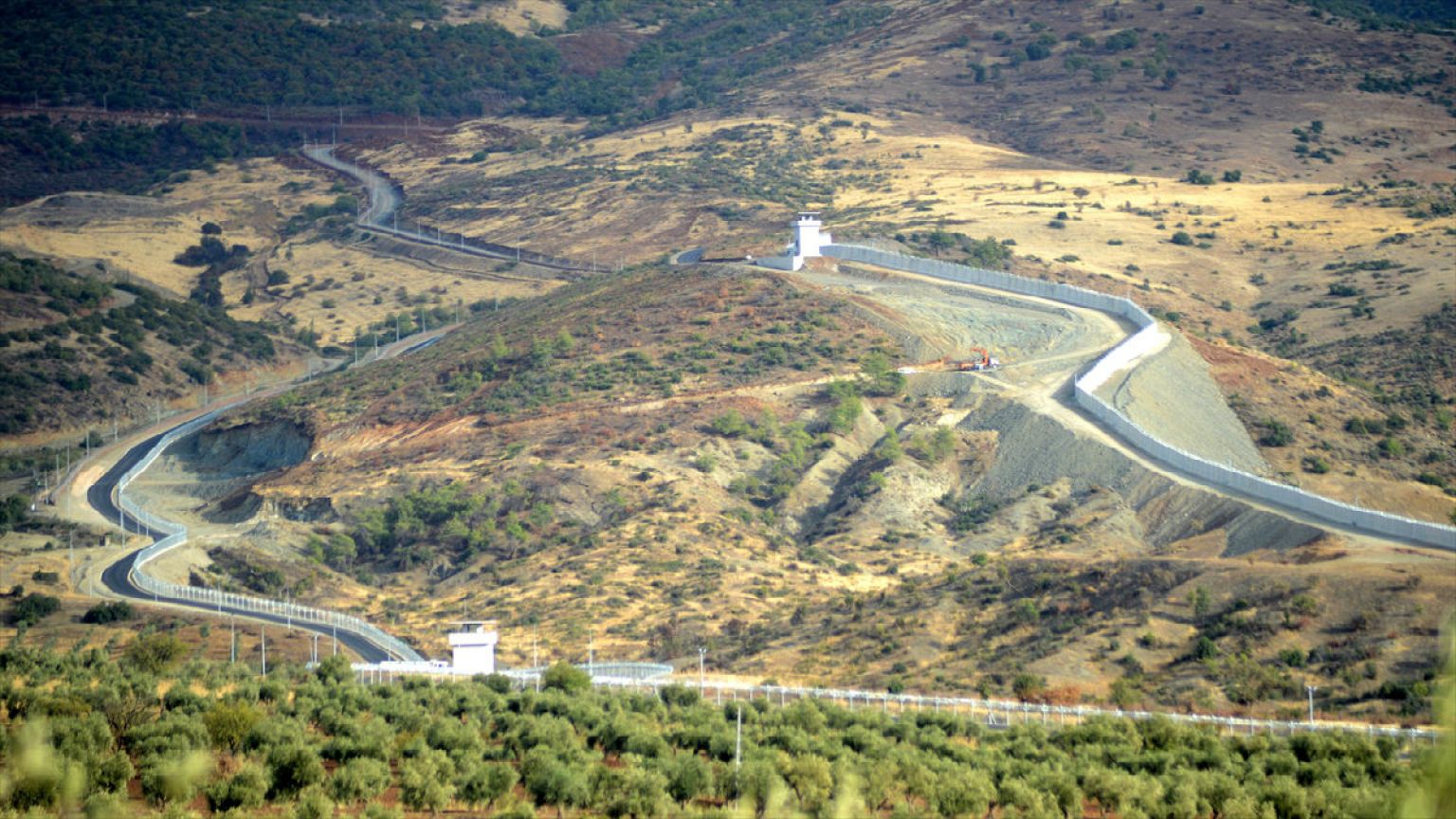 Suriye sınırına örülen duvar Kilis'e ulaştı