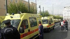 Ελλάδα: Πορεία... ασθενοφόρων μπροστά από τη Βουλή