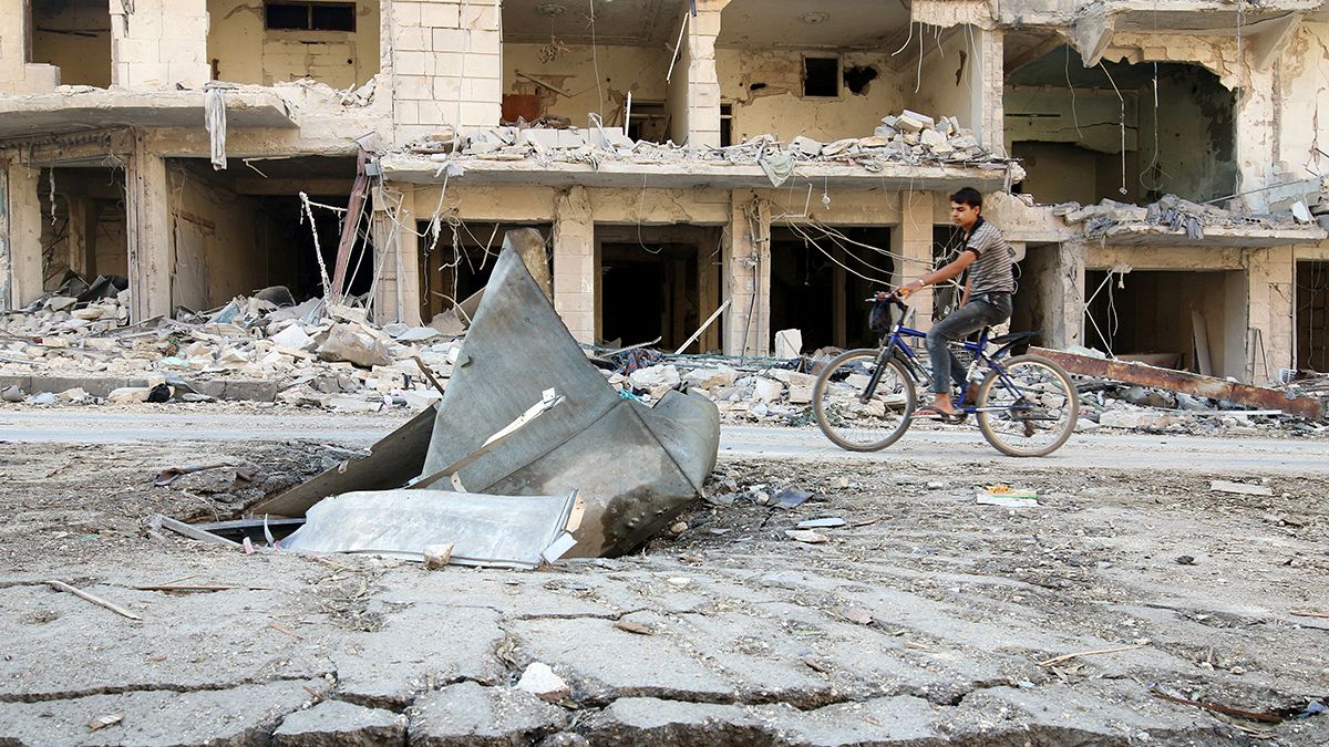 Átmenetileg szünetelnek a légitámadások Aleppóban