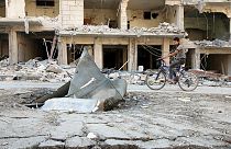 Átmenetileg szünetelnek a légitámadások Aleppóban