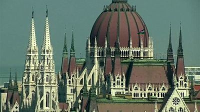 الحكومة المجرية تعتزم تخفيض الضرائب على الرواتب