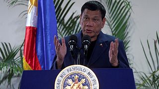 Presidente filipino quer rever relações com EUA