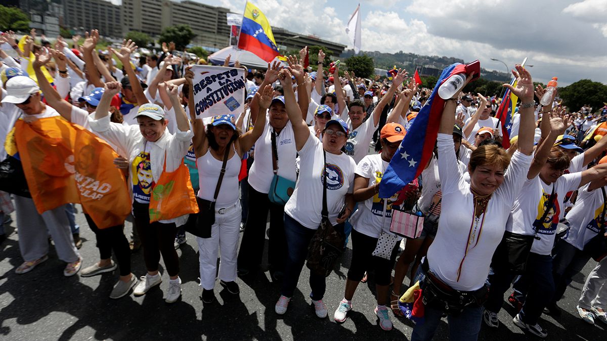 Βενεζουέλα: Μαζική διαδήλωση της αντιπολίτευσης στο Καράκας