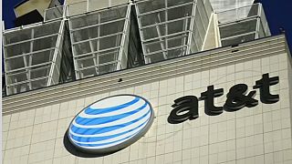 US telecoms giant AT&T agrees to buy Time Warner for $85bn