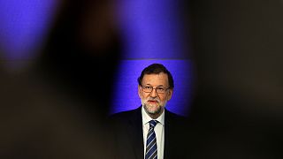Spanyolország: a szocialisták megtisztították az utat a konzervatív Rajoy előtt