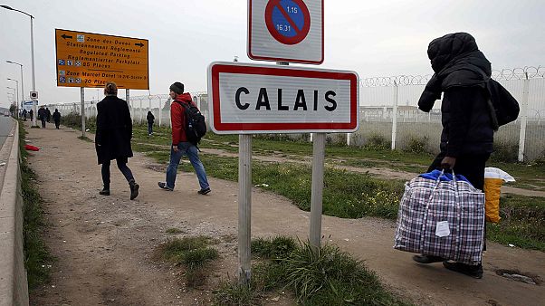 Governo francês inicia desmantelamento da "Selva" de Calais Governo francês inicia desmantelamento da "Selva" de Calais
