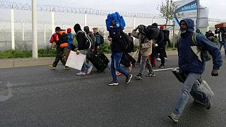 France: first migrants begin leaving Calais 'Jungle' camp