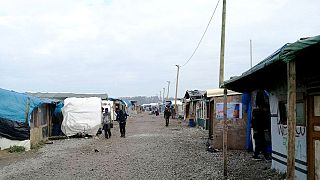 Francia critica al Reino Unido por sus reticencias a acoger a menores migrantes tras el desmantelamiento del campamento de Calais.