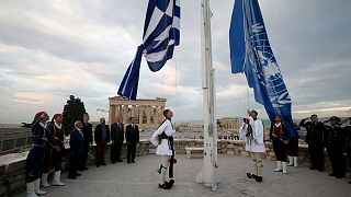 Ελλάδα: Στον ιερό βράχο της Ακρόπολης η σημαία του ΟΗΕ