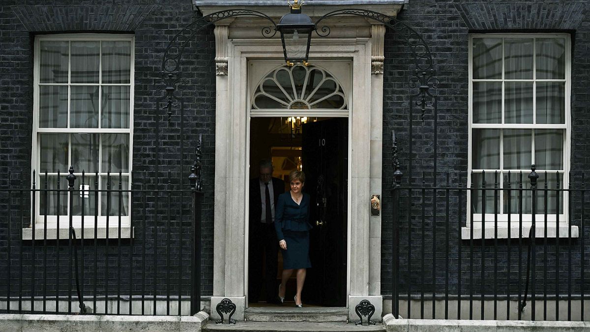 Британский премьер рассчитывает на единую позицию страны по "брекситу"