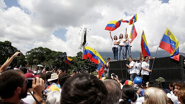 Venezuela: tárgyalóasztalhoz ül a kormány és az ellenzék Venezuela: tárgyalóasztalhoz ül a kormány és az ellenzék