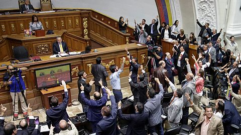 Venezuela: Regierungsanhänger stürmen die Nationalversammlung
