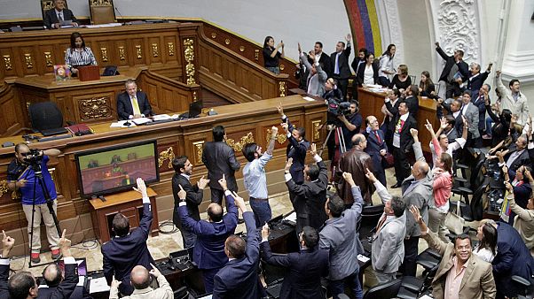 Ellenzéki képviselőkre támadtak a venezuelai elnök támogatói Ellenzéki képviselőkre támadtak a venezuelai elnök támogatói