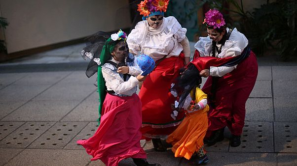 "Las Catrinas" desfilam, como todos os anos, na cidade do México "Las Catrinas" desfilam, como todos os anos, na cidade do México