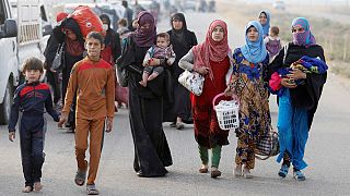 Families flee Mosul fighting as reports of ISIL massacres emerge