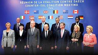 Parigi, riunione della coalizione: "L'Isil vacilla, aumentare gli sforzi"
