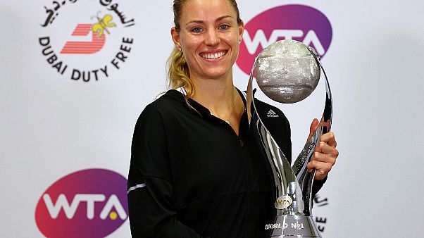 Kerber gewinnt bei Tennis-Saisonfinale auch zweites Einzel Kerber gewinnt bei Tennis-Saisonfinale auch zweites Einzel