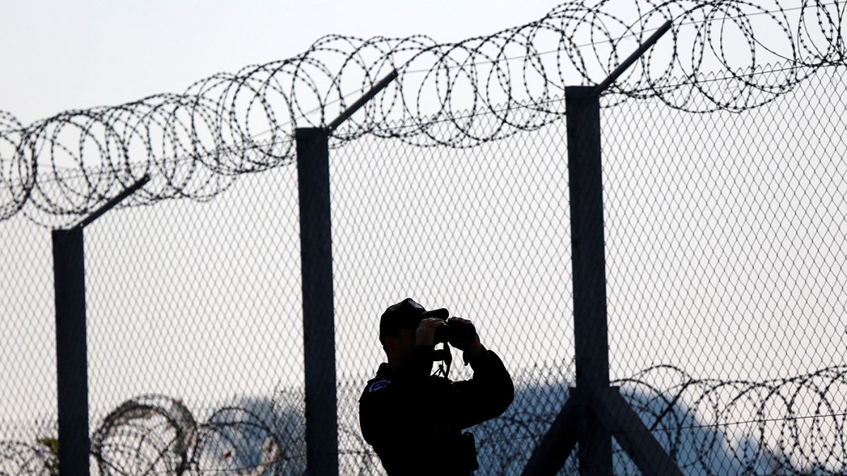 Венгрия начинает строить новую, более прочную стену на границе