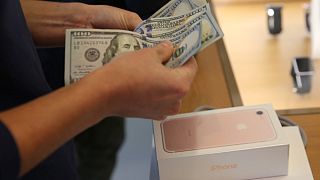 Apple conferma calo delle vendite ma spera nel rilancio grazie ad iPhone 7