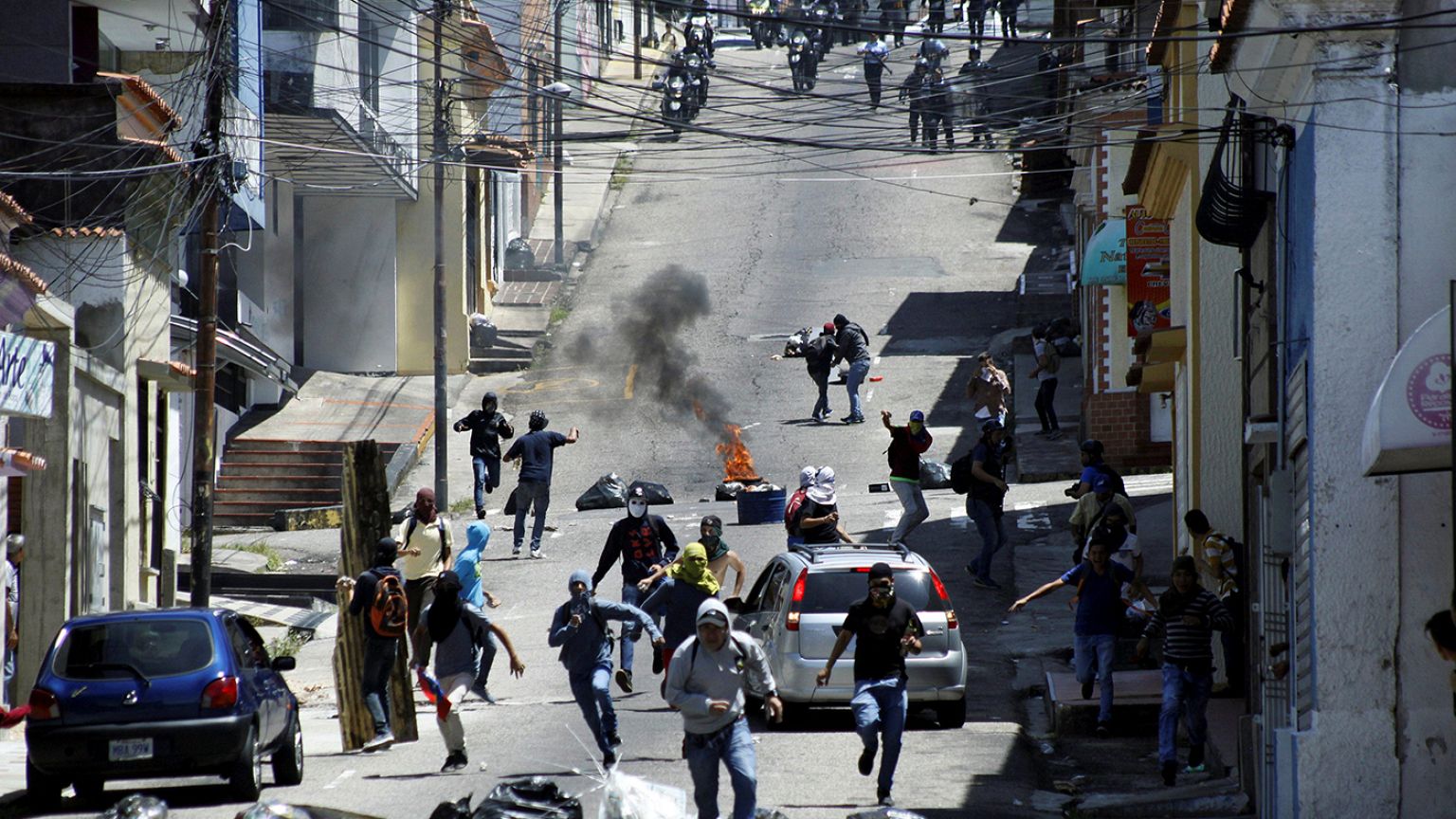 Jovens protestam na Venezuela
