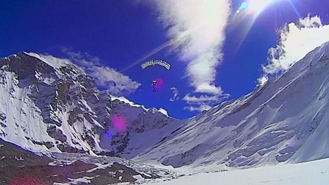 Basejumping aus 7700 Metern Höhe