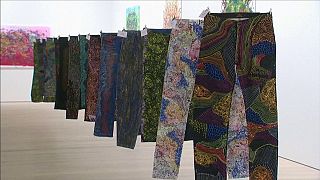 "Jeans para os Refugiados" na Galeria Saatchi