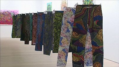"Jeans para os Refugiados" na Galeria Saatchi